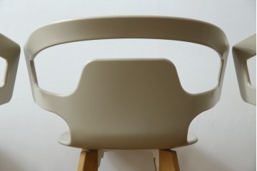 中古　Cassina(カッシーナ)　Alias(アリアス)　曲線フォルムと木脚がおしゃれなSegesta Wood(セジェスタウッド)　558　アームチェア3脚セット(ダイニングチェア、椅子、イス、バラ売り可能)(定価3脚で約46万円)(R-082346)