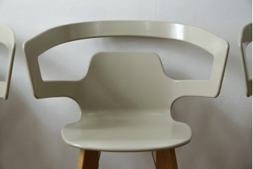 中古　Cassina(カッシーナ)　Alias(アリアス)　曲線フォルムと木脚がおしゃれなSegesta Wood(セジェスタウッド)　558　アームチェア3脚セット(ダイニングチェア、椅子、イス、バラ売り可能)(定価3脚で約46万円)(R-082346)