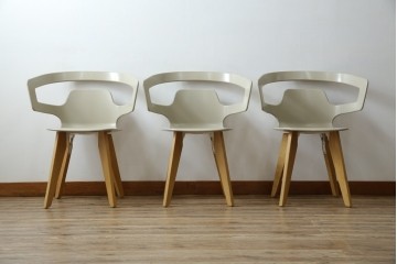 中古　Cassina(カッシーナ)　Alias(アリアス)　曲線フォルムと木脚がおしゃれなSegesta Wood(セジェスタウッド)　558　アームチェア3脚セット(ダイニングチェア、椅子、イス、バラ売り可能)(定価3脚で約46万円)(R-082346)