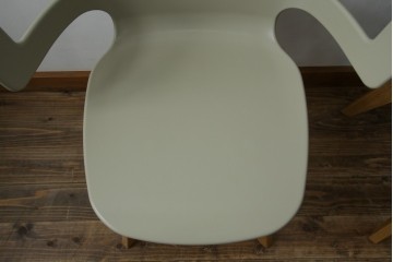 中古　Cassina(カッシーナ)　Alias(アリアス)　曲線フォルムと木脚がおしゃれなSegesta Wood(セジェスタウッド)　558　アームチェア3脚セット(ダイニングチェア、椅子、イス、バラ売り可能)(定価3脚で約46万円)(R-082346)