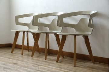 中古　Cassina(カッシーナ)　Alias(アリアス)　曲線フォルムと木脚がおしゃれなSegesta Wood(セジェスタウッド)　558　アームチェア3脚セット(ダイニングチェア、椅子、イス、バラ売り可能)(定価3脚で約46万円)(R-082346)