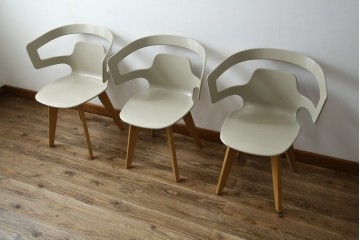 中古　Cassina(カッシーナ)　Alias(アリアス)　曲線フォルムと木脚がおしゃれなSegesta Wood(セジェスタウッド)　558　アームチェア3脚セット(ダイニングチェア、椅子、イス、バラ売り可能)(定価3脚で約46万円)(R-082346)