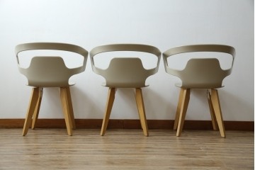 中古　Cassina(カッシーナ)　Alias(アリアス)　曲線フォルムと木脚がおしゃれなSegesta Wood(セジェスタウッド)　558　アームチェア3脚セット(ダイニングチェア、椅子、イス、バラ売り可能)(定価3脚で約46万円)(R-082346)