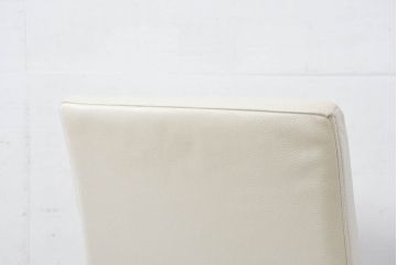 中古　Boconcept(ボーコンセプト)　Mariposa Deluxe(マリポサ デラックス)　スタイリッシュなソリ脚デザインが目を引く本革(レザー)ダイニングチェア4脚セット(アームレスチェア、椅子、イス、バラ売り可能)(定価4脚で約34万円)(R-082347)