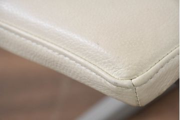中古　Boconcept(ボーコンセプト)　Mariposa Deluxe(マリポサ デラックス)　スタイリッシュなソリ脚デザインが目を引く本革(レザー)ダイニングチェア4脚セット(アームレスチェア、椅子、イス、バラ売り可能)(定価4脚で約34万円)(R-082347)