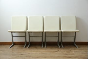 中古　Boconcept(ボーコンセプト)　Mariposa Deluxe(マリポサ デラックス)　スタイリッシュなソリ脚デザインが目を引く本革(レザー)ダイニングチェア4脚セット(アームレスチェア、椅子、イス、バラ売り可能)(定価4脚で約34万円)(R-082347)