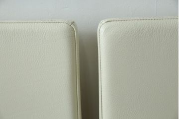 中古　Boconcept(ボーコンセプト)　Mariposa Deluxe(マリポサ デラックス)　スタイリッシュなソリ脚デザインが目を引く本革(レザー)ダイニングチェア4脚セット(アームレスチェア、椅子、イス、バラ売り可能)(定価4脚で約34万円)(R-082347)