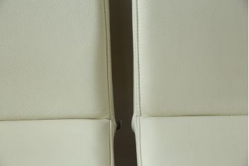 中古　Boconcept(ボーコンセプト)　Mariposa Deluxe(マリポサ デラックス)　スタイリッシュなソリ脚デザインが目を引く本革(レザー)ダイニングチェア4脚セット(アームレスチェア、椅子、イス、バラ売り可能)(定価4脚で約34万円)(R-082347)