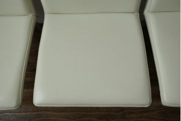 中古　Boconcept(ボーコンセプト)　Mariposa Deluxe(マリポサ デラックス)　スタイリッシュなソリ脚デザインが目を引く本革(レザー)ダイニングチェア4脚セット(アームレスチェア、椅子、イス、バラ売り可能)(定価4脚で約34万円)(R-082347)