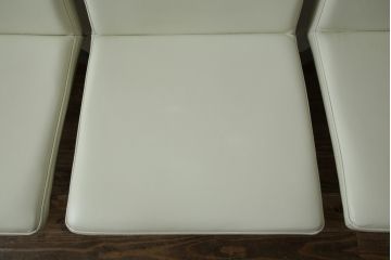 中古　Boconcept(ボーコンセプト)　Mariposa Deluxe(マリポサ デラックス)　スタイリッシュなソリ脚デザインが目を引く本革(レザー)ダイニングチェア4脚セット(アームレスチェア、椅子、イス、バラ売り可能)(定価4脚で約34万円)(R-082347)