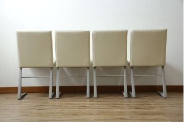 中古　Boconcept(ボーコンセプト)　Mariposa Deluxe(マリポサ デラックス)　スタイリッシュなソリ脚デザインが目を引く本革(レザー)ダイニングチェア4脚セット(アームレスチェア、椅子、イス、バラ売り可能)(定価4脚で約34万円)(R-082347)
