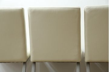 中古　Boconcept(ボーコンセプト)　Mariposa Deluxe(マリポサ デラックス)　スタイリッシュなソリ脚デザインが目を引く本革(レザー)ダイニングチェア4脚セット(アームレスチェア、椅子、イス、バラ売り可能)(定価4脚で約34万円)(R-082347)