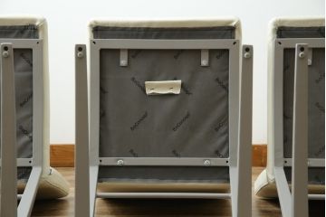 中古　Boconcept(ボーコンセプト)　Mariposa Deluxe(マリポサ デラックス)　スタイリッシュなソリ脚デザインが目を引く本革(レザー)ダイニングチェア4脚セット(アームレスチェア、椅子、イス、バラ売り可能)(定価4脚で約34万円)(R-082347)