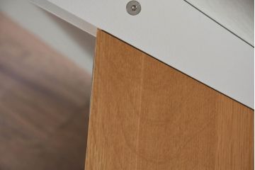 中古　特注モデル　Cassina(カッシーナ)　Alias(アリアス)　曲線フォルムと木脚がおしゃれなAgo(アゴ)　ラウンドダイニングテーブル(2人掛け、3人掛けダイニングテーブル、丸テーブル、ミーティングテーブル、打ち合わせテーブル、会議テーブル)(定価約52万円)(R-082348)