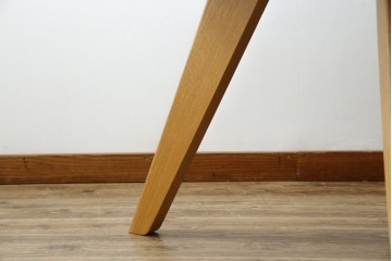 中古　特注モデル　Cassina(カッシーナ)　Alias(アリアス)　曲線フォルムと木脚がおしゃれなAgo(アゴ)　ラウンドダイニングテーブル　定価約52万円相当　(R-082348)