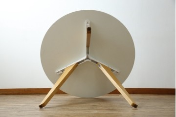 中古　特注モデル　Cassina(カッシーナ)　Alias(アリアス)　曲線フォルムと木脚がおしゃれなAgo(アゴ)　ラウンドダイニングテーブル　定価約52万円相当　(R-082348)