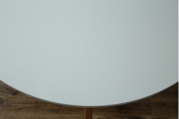 中古　特注モデル　Cassina(カッシーナ)　Alias(アリアス)　曲線フォルムと木脚がおしゃれなAgo(アゴ)　ラウンドダイニングテーブル　定価約52万円相当　(R-082348)