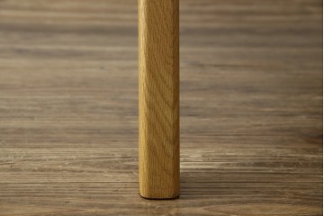 中古　特注モデル　Cassina(カッシーナ)　Alias(アリアス)　曲線フォルムと木脚がおしゃれなAgo(アゴ)　ラウンドダイニングテーブル　定価約52万円相当　(R-082348)