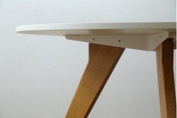 中古　特注モデル　Cassina(カッシーナ)　Alias(アリアス)　曲線フォルムと木脚がおしゃれなAgo(アゴ)　ラウンドダイニングテーブル　定価約52万円相当　(R-082348)