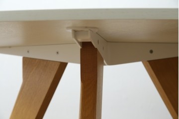 中古　特注モデル　Cassina(カッシーナ)　Alias(アリアス)　曲線フォルムと木脚がおしゃれなAgo(アゴ)　ラウンドダイニングテーブル　定価約52万円相当　(R-082348)