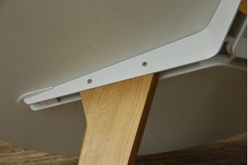 中古　特注モデル　Cassina(カッシーナ)　Alias(アリアス)　曲線フォルムと木脚がおしゃれなAgo(アゴ)　ラウンドダイニングテーブル　定価約52万円相当　(R-082348)