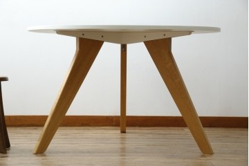 中古　特注モデル　Cassina(カッシーナ)　Alias(アリアス)　曲線フォルムと木脚がおしゃれなAgo(アゴ)　ラウンドダイニングテーブル　定価約52万円相当　(R-082348)