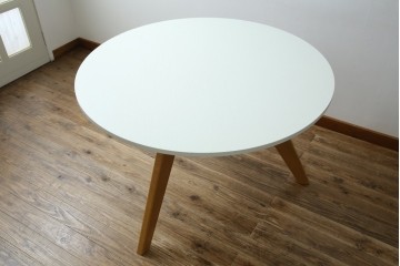 中古　特注モデル　Cassina(カッシーナ)　Alias(アリアス)　曲線フォルムと木脚がおしゃれなAgo(アゴ)　ラウンドダイニングテーブル　定価約52万円相当　(R-082348)