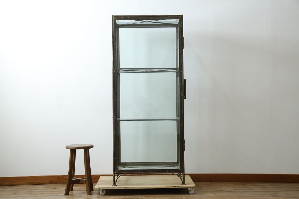 中古　アイアン製　アンティーク調　インダストリアルデザインの無骨な雰囲気がおしゃれな縦型Gケース　(R-082349)