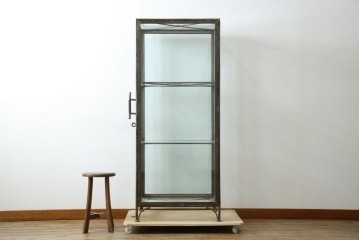 中古　アイアン製　アンティーク調　インダストリアルデザインの無骨な雰囲気がおしゃれな縦型Gケース　(R-082349)