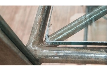 中古　アイアン製　アンティーク調　インダストリアルデザインの無骨な雰囲気がおしゃれな縦型Gケース　(R-082349)