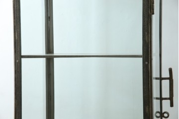 中古　アイアン製　アンティーク調　インダストリアルデザインの無骨な雰囲気がおしゃれな縦型Gケース　(R-082349)