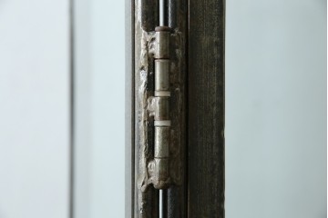 中古　アイアン製　アンティーク調　インダストリアルデザインの無骨な雰囲気がおしゃれな縦型Gケース　(R-082349)