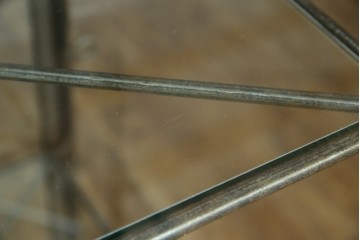 中古　アイアン製　アンティーク調　インダストリアルデザインの無骨な雰囲気がおしゃれな縦型Gケース　(R-082349)