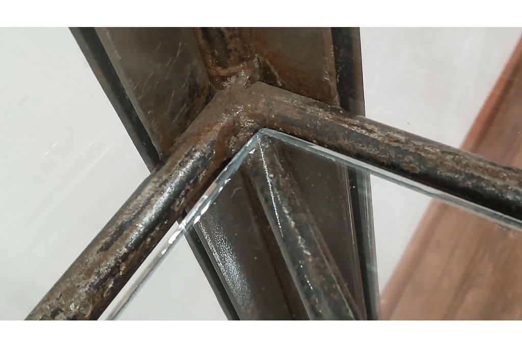 中古　アイアン製　アンティーク調　インダストリアルデザインの無骨な雰囲気がおしゃれな縦型Gケース　(R-082349)