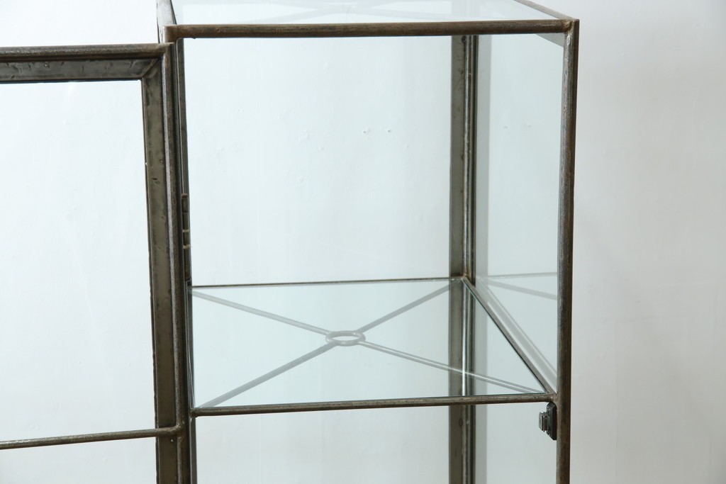 中古　アイアン製　アンティーク調　インダストリアルデザインの無骨な雰囲気がおしゃれな縦型Gケース　(R-082349)