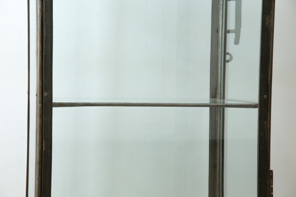 中古　アイアン製　アンティーク調　インダストリアルデザインの無骨な雰囲気がおしゃれな縦型Gケース　(R-082349)