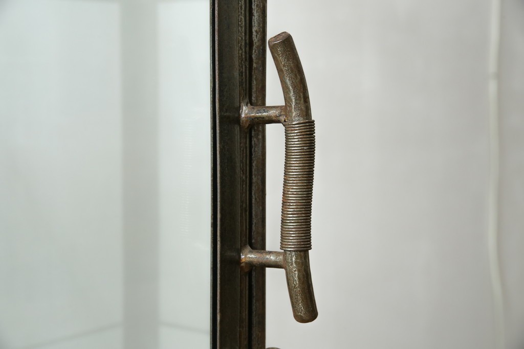 中古　アイアン製　アンティーク調　インダストリアルデザインの無骨な雰囲気がおしゃれな縦型Gケース　(R-082349)