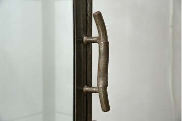 中古　アイアン製　アンティーク調　インダストリアルデザインの無骨な雰囲気がおしゃれな縦型Gケース　(R-082349)