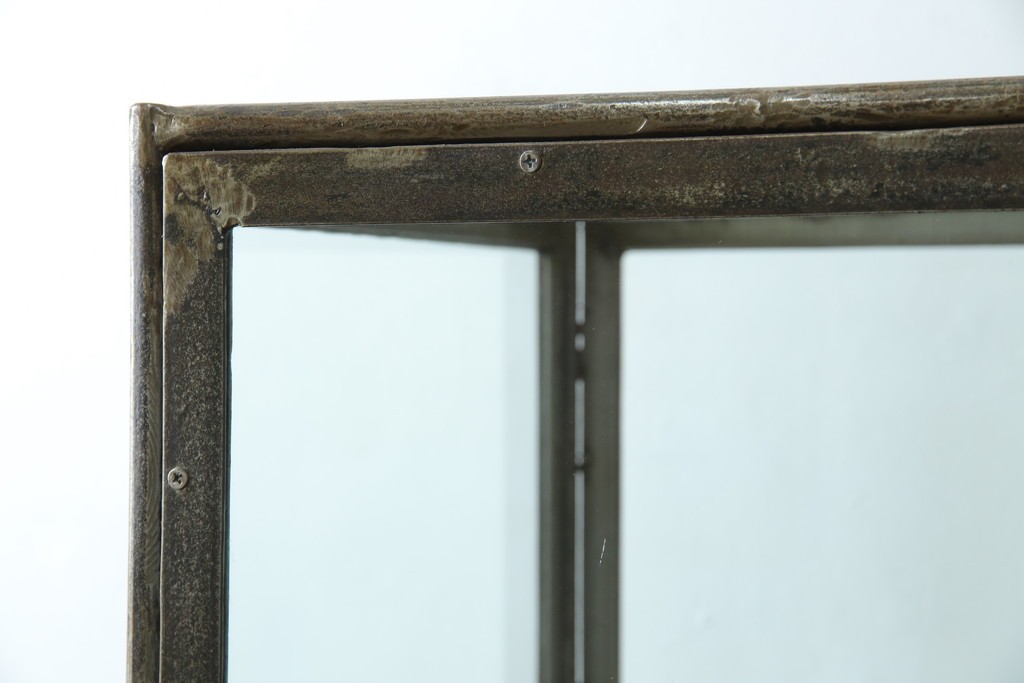 中古　アイアン製　アンティーク調　インダストリアルデザインの無骨な雰囲気がおしゃれな縦型Gケース　(R-082349)