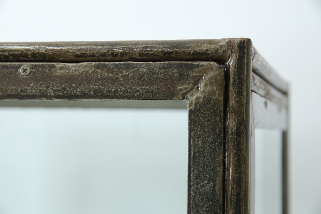 中古　アイアン製　アンティーク調　インダストリアルデザインの無骨な雰囲気がおしゃれな縦型Gケース　(R-082349)