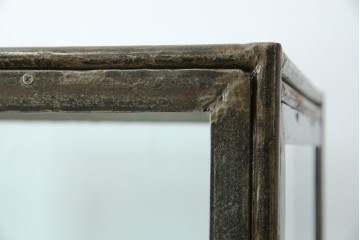 中古　アイアン製　アンティーク調　インダストリアルデザインの無骨な雰囲気がおしゃれな縦型Gケース　(R-082349)