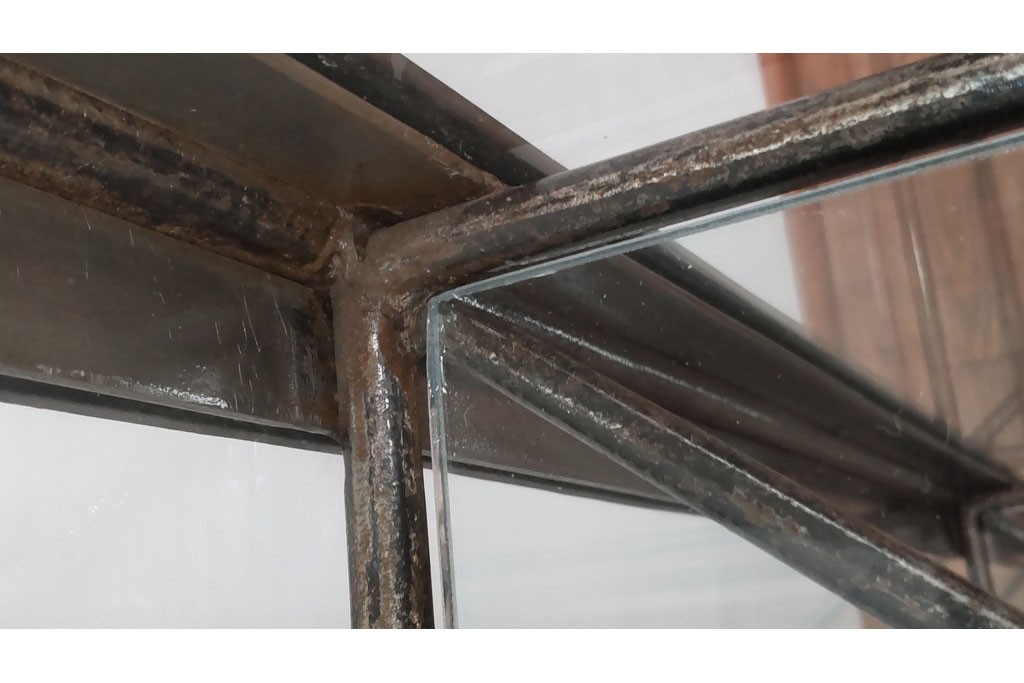 中古　アイアン製　アンティーク調　インダストリアルデザインの無骨な雰囲気がおしゃれな縦型Gケース　(R-082349)