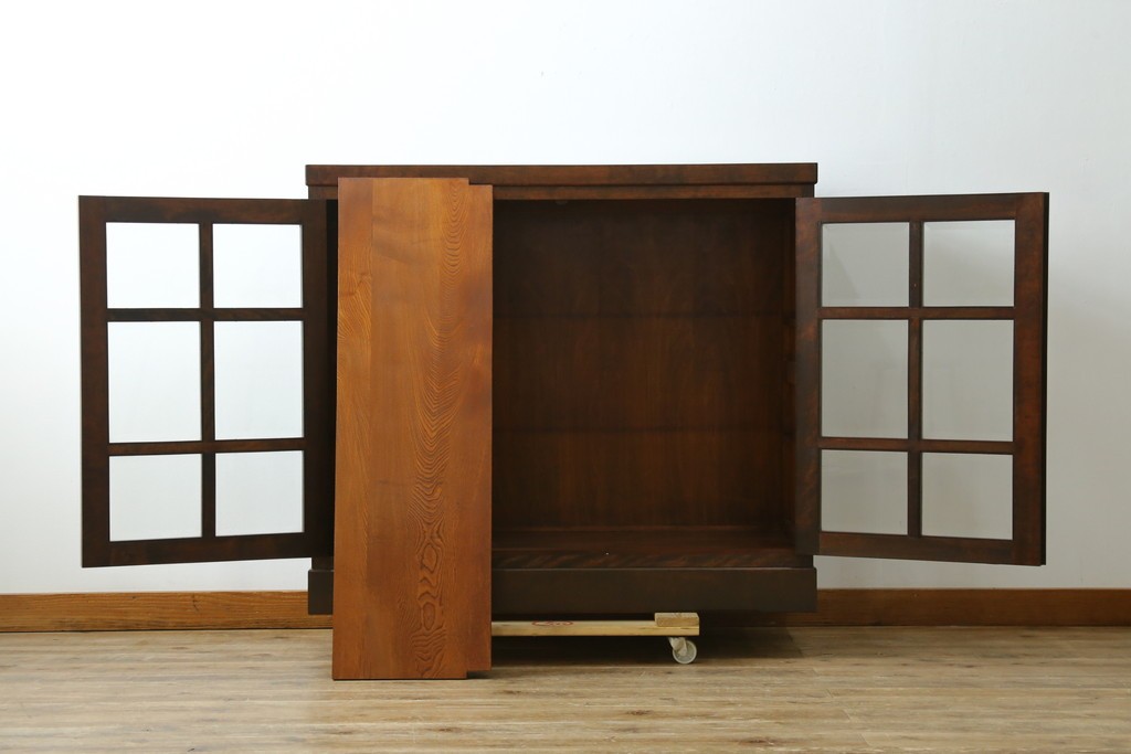 中古　美品　松本民芸家具　G-型特注モデル　シックな空間づくりが叶う面取りキャビネット　(R-082354)