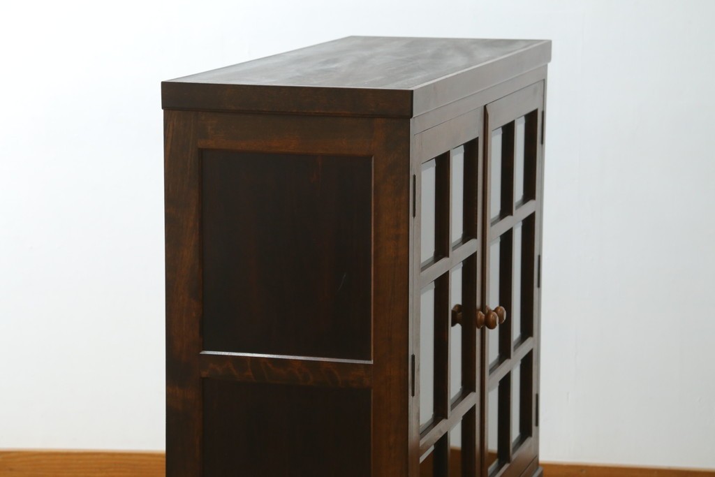 中古　美品　松本民芸家具　G-型特注モデル　シックな空間づくりが叶う面取りキャビネット　(R-082354)