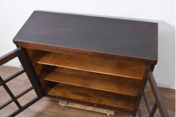 中古　美品　松本民芸家具　G-型特注モデル　脚(台輪)付きリメイク　シックな空間づくりが叶う面取りサイドキャビネット(カップボード、収納棚、戸棚、キャビネット、本箱)(R-082354)