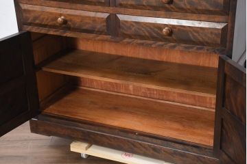 中古　美品　松本民芸家具　G-型特注モデル　天板リメイク　シックな空間づくりが叶う面取りサイドキャビネット(カップボード、収納棚、戸棚、キャビネット、本箱)(R-082355)