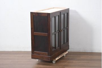 中古　美品　特注品　松本民芸家具　深みのある木の色味が素敵な書棚・下段(本棚、ブックシェルフ、本箱、ブックケース、キャビネット、食器棚、カップボード、飾り棚、戸棚、収納棚)(R-082358)