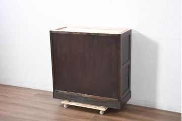 中古　美品　特注品　松本民芸家具　深みのある木の色味が素敵な書棚・下段(本棚、ブックシェルフ、本箱、ブックケース、キャビネット、食器棚、カップボード、飾り棚、戸棚、収納棚)(R-082358)