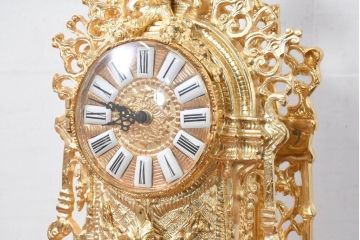中古　イタリア　高級品!!　真鍮(しんちゅう)製　ロココ調の豪華な装飾が見ごたえ抜群の置き時計(置時計)(定価約11万円)(R-082359)