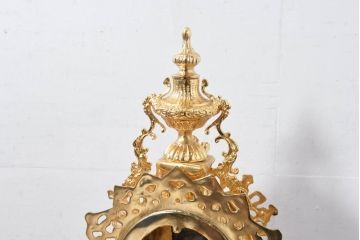 中古　イタリア　高級品!!　真鍮(しんちゅう)製　ロココ調の豪華な装飾が見ごたえ抜群の置き時計(置時計)(定価約11万円)(R-082359)